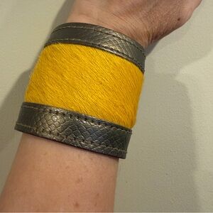 YELLOW FAUX FUR AND LEATHER CUFF BRACELET.